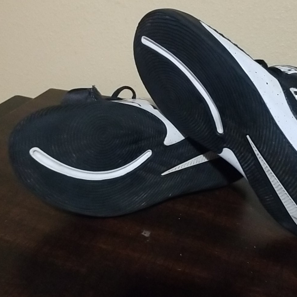 Nike Team Hustle Quick Shoes Black White Size 4.5 - Picture 7 of 9